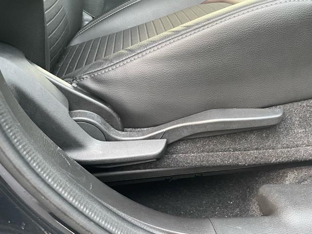 フロンクス １型　バックカメラ　オートライト　Ｂｌｕｅｔｏｏｔｈ　純正ナビ　プッシュスタート　シートヒーター　オートエアコン　スズキセーフティーサポート　衝突被害軽減システム　アイドリングストップ　衝突安全ボディ（35枚目）