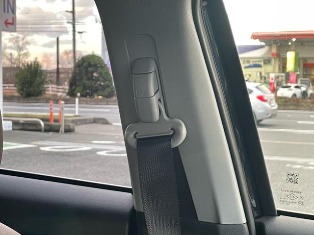 フロンクス １型　バックカメラ　オートライト　Ｂｌｕｅｔｏｏｔｈ　純正ナビ　プッシュスタート　シートヒーター　オートエアコン　スズキセーフティーサポート　衝突被害軽減システム　アイドリングストップ　衝突安全ボディ（45枚目）