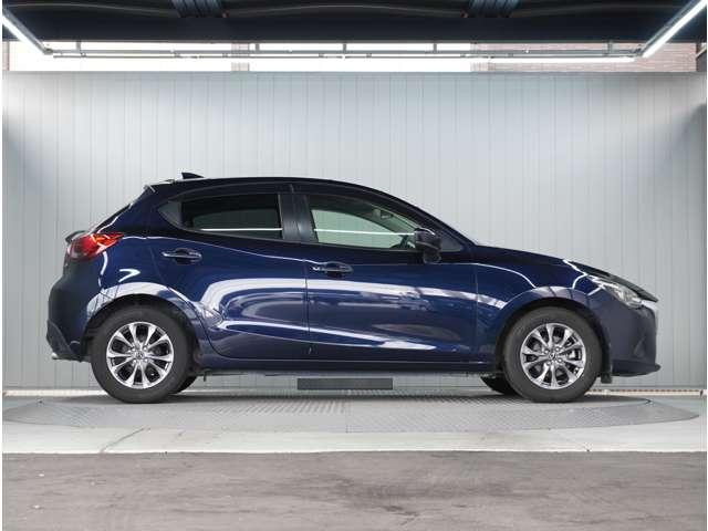 デミオ 1.5 15S ツーリング 360°ビュー・モニター 純正ナビ ETC コーナーソナー 地デジ インテリジェントキー Bカメラ DVD LEDヘッド 前席シートヒーター 横滑り防止装置 ETC アルミホイール 禁煙車 ABS(9枚目)