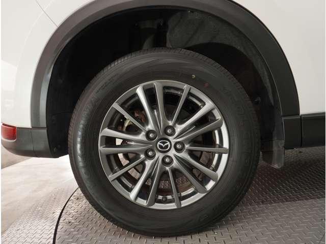 �y�����A���~�z�C�[���z�O�ςɃ}�b�`���������A���~�z�C�[���𑕒����Ă���܂��B�X�^�b�h���X�^�C�����戵�����Ă���܂��B���񂲑��k���������B