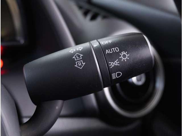 �y�I�[�g���C�g�z���̖͂��邳�ɉ����Ď����Ńw�b�h���C�g�̓_���E�������ł���@�\�ł��B���C�g�̕t���Y��E�����Y��Ȃǂ������Ȃ�A�J�̓���[���̑��s�����S�B�g���l���ʉߎ����֗��ł��ˁB