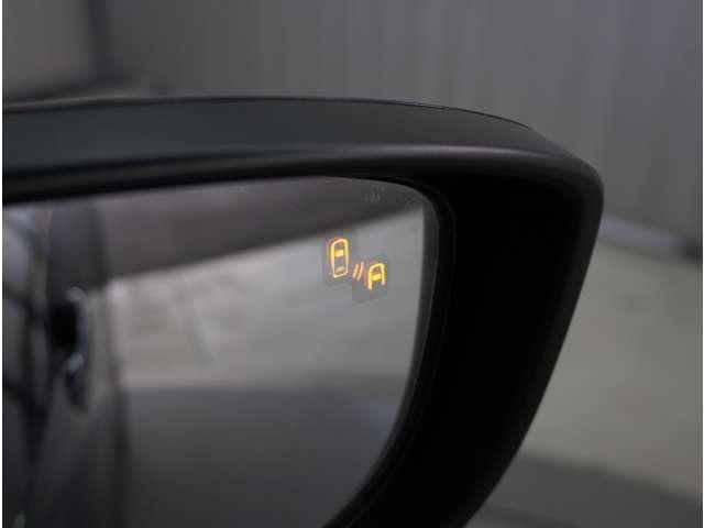 �y�u���C���h�X�|�b�g���j�^�����O�z���s���A�h�A�~���[�̎��p�ɂȂ�₷���ӏ��Ɍ㑱�Ԃ��ڋ߂���ƃT�C�h�~���[�̃����Y�Ɍx����\���B�h���C�o�[�ɒ��ӊ��N�����Ă���܂��B