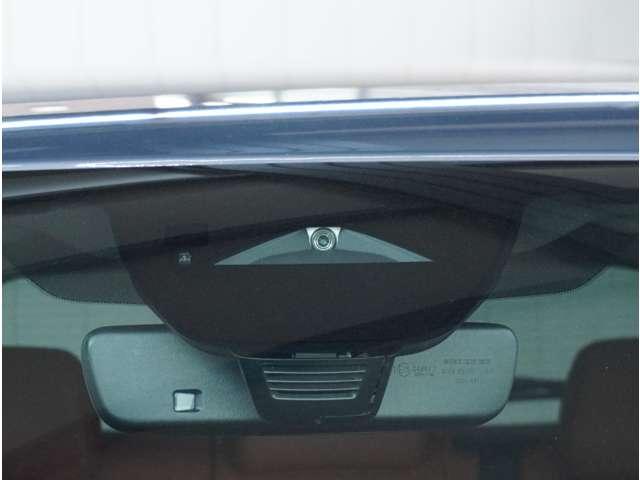 �y�t�H���[�h�Z���V���O�J�����z��ԑ��s���ɑO���̏󋵂𔻒f������A�Ԑ��\�������m�����肵�܂��B