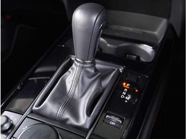 �y�V�t�g���o�[�z�V�t�g���ƂĂ����삵�₷���f�U�C���ɂȂ��Ă���܂��B�^�]����l�̎�����ɍl�������쐫�̍����d�l�ł��B