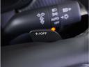 【パドルシフト】ハンドルから手を離さずに素早くシフトアップ&ダウンができるので、エンジンブレーキを使う下り坂や高速道路の合流で加速したい場面で役立ちます。