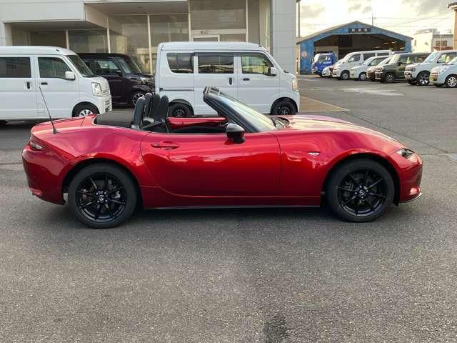 ロードスター Ｓスペシャルパッケージ　マツダ認定中古車　衝突被害軽減ブレーキ　ＬＥＤヘッドランプ　バックカメラ　車線逸脱警報装置　ブラインドスポットモニター　パーキングセンサー　フルセグ　スマートキー　シートヒーター　アルミホイール（13枚目）