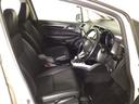 【前席】充分な広さを確保した、快適な前席!インテリアカラーも落ち着いたお色です♪センターアームレストも付いて、リラックスした姿勢で運転していただけます♪