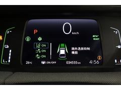 ホンダが推し進める総合先進安全装備のセンシング搭載！衝突や斜線はみだしなどの危険が予測される時、センサーが警告。ヒューマンエラーを高度先進技術が補完してくれます。 7