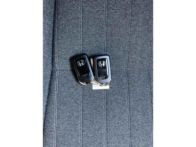 フィット e:HEVホーム ドライブレコーダー ETC バックカメラ ナビ TV クリアランスソナー オートクルーズコントロール アルミホイール オートライト スマートキー 電動格納ミラー ABS ESC CD DVD再生(33枚目)