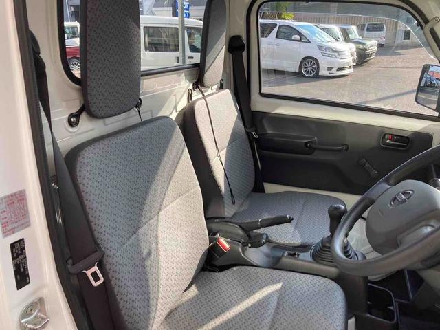 ＮＴ１００クリッパートラック 　４ＷＤ　軽トラック　ＭＴ　アルミホイール　ＥＳＣ　エアコン　運転席エアバッグ　助手席エアバッグ（3枚目）