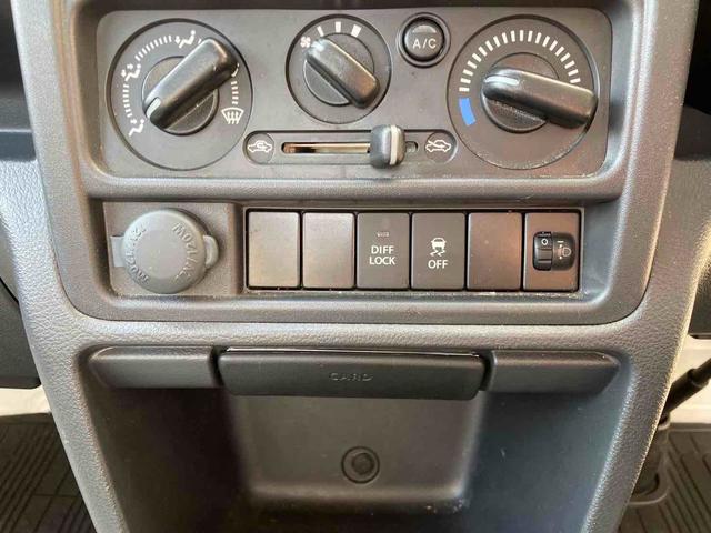ＮＴ１００クリッパートラック 　４ＷＤ　軽トラック　ＭＴ　アルミホイール　ＥＳＣ　エアコン　運転席エアバッグ　助手席エアバッグ（5枚目）