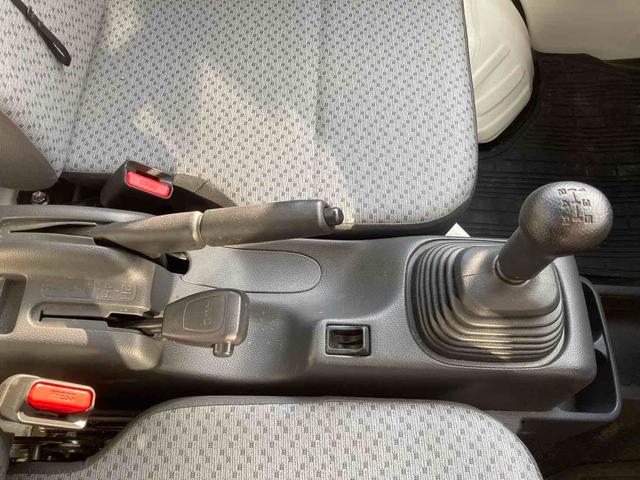 ＮＴ１００クリッパートラック 　４ＷＤ　軽トラック　ＭＴ　アルミホイール　ＥＳＣ　エアコン　運転席エアバッグ　助手席エアバッグ（7枚目）