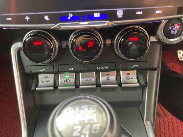 ＧＲ８６ ＲＺ　ドライブレコーダー　バックカメラ　クリアランスソナー　オートクルーズコントロール　衝突被害軽減システム　ＭＴ　ＬＥＤヘッドランプ　スマートキー　電動格納ミラー　シートヒーター　アルミホイール（5枚目）