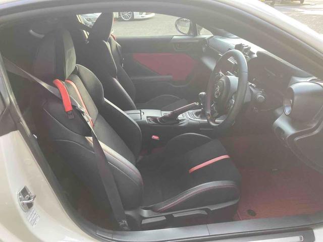 ＧＲ８６ ＲＺ　ドライブレコーダー　バックカメラ　クリアランスソナー　オートクルーズコントロール　衝突被害軽減システム　ＭＴ　ＬＥＤヘッドランプ　スマートキー　電動格納ミラー　シートヒーター　アルミホイール（8枚目）