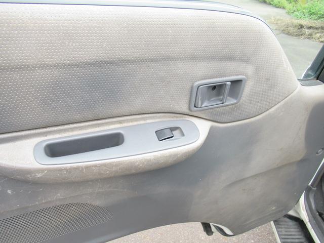 バネットバン ＤＸ　コラムＡＴ　車検８年６月　パートタイム４ＷＤ　両側スライドドア　６人乗り　プライバシーガラス　間仕切りカーテン（5枚目）