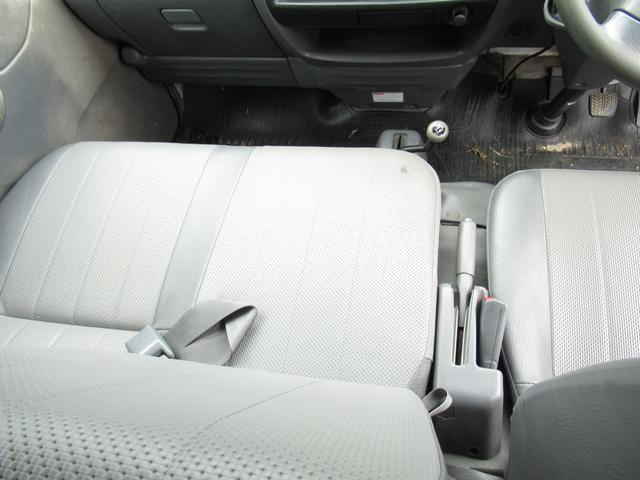 バネットバン ＤＸ　コラムＡＴ　車検８年６月　パートタイム４ＷＤ　両側スライドドア　６人乗り　プライバシーガラス　間仕切りカーテン（6枚目）