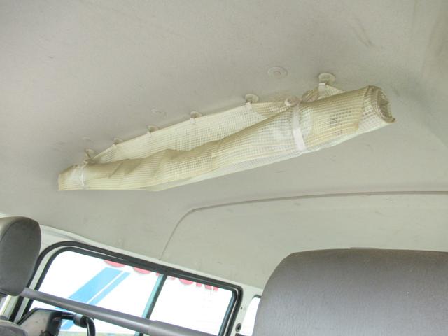 バネットバン ＤＸ　コラムＡＴ　車検８年６月　パートタイム４ＷＤ　両側スライドドア　６人乗り　プライバシーガラス　間仕切りカーテン（10枚目）