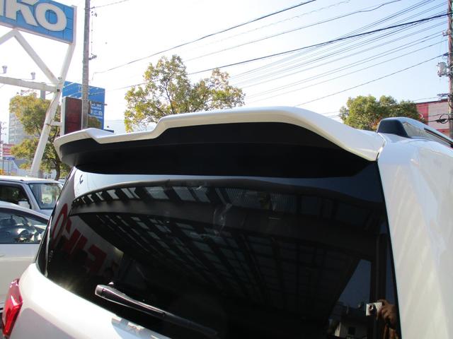 ランドクルーザー ＺＸ　メーカーＳＤナビ・ＪＢＬプレミアムＳＳ・リアエンターＳ・ムーンルーフ・ニュートラルベージュ本革Ｓ・ルーフレール・クールＢＯＸ・ＩＴＳコネクト・モデリスタエアロキット＆マフラーＣ・デフロック・寒冷地仕様（10枚目）