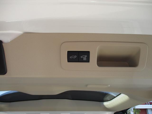 ランドクルーザー ＺＸ　メーカーＳＤナビ・ＪＢＬプレミアムＳＳ・リアエンターＳ・ムーンルーフ・ニュートラルベージュ本革Ｓ・ルーフレール・クールＢＯＸ・ＩＴＳコネクト・モデリスタエアロキット＆マフラーＣ・デフロック・寒冷地仕様（25枚目）