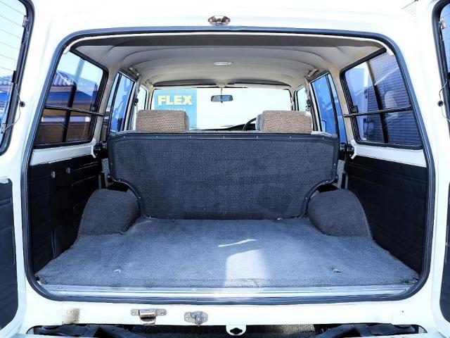 ラゲッジルームは御覧の通りです☆