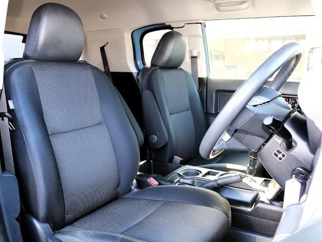 ＦＪクルーザー ベースグレード　希少スモーキーブルー／トレイル仕様／ツートンカラーカスタム／チッピング塗装／２インチリフトアップ／艶有ブラック塗装／ＸＥＬＦ０２アルミ１７インチ／カロッツェリアＳＤナビ／ＥＴＣ／バックカメラ（6枚目）