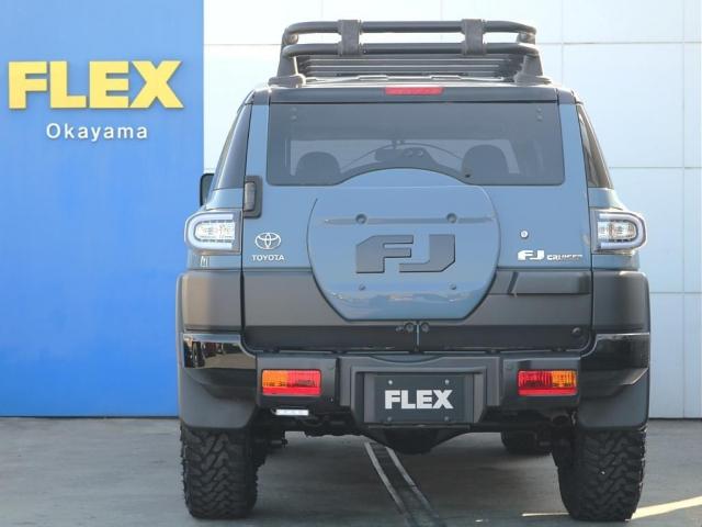 ＦＪクルーザー ベースグレード　希少スモーキーブルー／トレイル仕様／ツートンカラーカスタム／チッピング塗装／２インチリフトアップ／艶有ブラック塗装／ＸＥＬＦ０２アルミ１７インチ／カロッツェリアＳＤナビ／ＥＴＣ／バックカメラ（11枚目）