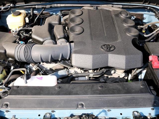 ＦＪクルーザー ベースグレード　希少スモーキーブルー／トレイル仕様／ツートンカラーカスタム／チッピング塗装／２インチリフトアップ／艶有ブラック塗装／ＸＥＬＦ０２アルミ１７インチ／カロッツェリアＳＤナビ／ＥＴＣ／バックカメラ（12枚目）