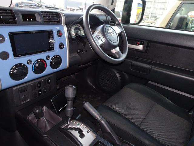 ＦＪクルーザー ベースグレード　希少スモーキーブルー／トレイル仕様／ツートンカラーカスタム／チッピング塗装／２インチリフトアップ／艶有ブラック塗装／ＸＥＬＦ０２アルミ１７インチ／カロッツェリアＳＤナビ／ＥＴＣ／バックカメラ（52枚目）