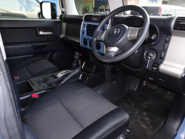 ＦＪクルーザー ベースグレード　希少スモーキーブルー／トレイル仕様／ツートンカラーカスタム／チッピング塗装／２インチリフトアップ／艶有ブラック塗装／ＸＥＬＦ０２アルミ１７インチ／カロッツェリアＳＤナビ／ＥＴＣ／バックカメラ（60枚目）