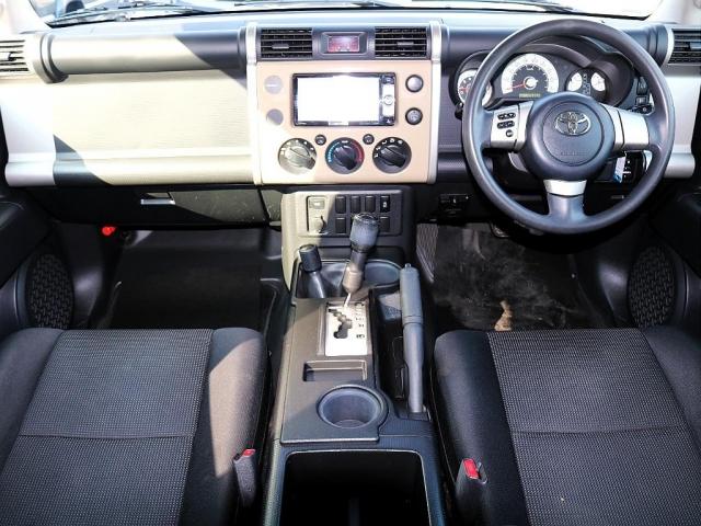 ＦＪクルーザー 　ルーフ同色ペイント／トレイル仕様／新品タイヤ　ＫＥＬＬＹ　ＳＡＦＡＲＩ　２８５／７０－１７／ＤＥＡＮカリフォルニア１７インチ／カロッツェリアナビ／バックカメラ／バックカメラ／下回りシャシブラ施工（4枚目）