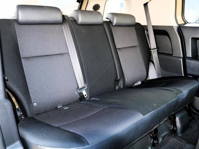 ＦＪクルーザー 　ルーフ同色ペイント／トレイル仕様／新品タイヤ　ＫＥＬＬＹ　ＳＡＦＡＲＩ　２８５／７０－１７／ＤＥＡＮカリフォルニア１７インチ／カロッツェリアナビ／バックカメラ／バックカメラ／下回りシャシブラ施工（8枚目）