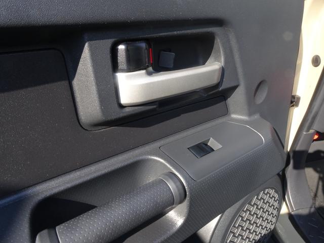 ＦＪクルーザー 　ルーフ同色ペイント／トレイル仕様／新品タイヤ　ＫＥＬＬＹ　ＳＡＦＡＲＩ　２８５／７０－１７／ＤＥＡＮカリフォルニア１７インチ／カロッツェリアナビ／バックカメラ／バックカメラ／下回りシャシブラ施工（60枚目）