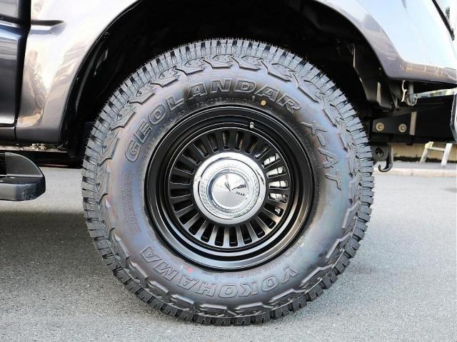 ランドクルーザープラド ＴＸリミテッド　Ｒｅｎｏｃａ　Ａｍｅｒｉｃａｎ　Ｃｌａｓｓｉｃ／丸目換装／ナロー換装／ペイント　グラナイトクリスタルＭ／内外装フルカスタム／ＤＥＡＮカリフォルニア１６インチ　ブラックＡＷ／ジオランダーＸ－ＡＴタイヤ（4枚目）