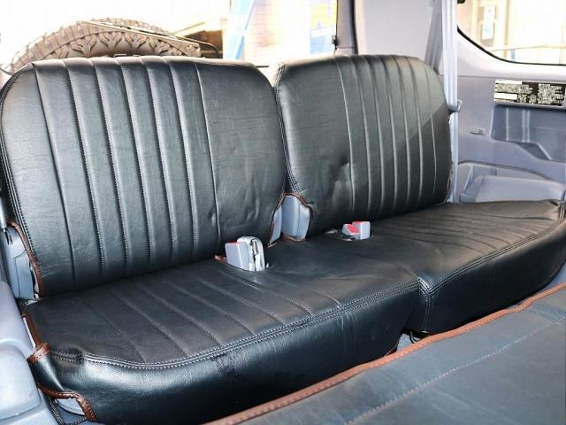 ランドクルーザープラド ＴＸリミテッド　Ｒｅｎｏｃａ　Ａｍｅｒｉｃａｎ　Ｃｌａｓｓｉｃ／丸目換装／ナロー換装／ペイント　グラナイトクリスタルＭ／内外装フルカスタム／ＤＥＡＮカリフォルニア１６インチ　ブラックＡＷ／ジオランダーＸ－ＡＴタイヤ（10枚目）