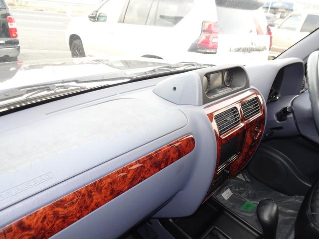 ランドクルーザープラド ＴＸリミテッド　Ｒｅｎｏｃａ　Ａｍｅｒｉｃａｎ　Ｃｌａｓｓｉｃ／丸目換装／ナロー換装／ペイント　グラナイトクリスタルＭ／内外装フルカスタム／ＤＥＡＮカリフォルニア１６インチ　ブラックＡＷ／ジオランダーＸ－ＡＴタイヤ（27枚目）