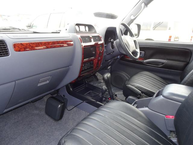 ランドクルーザープラド ＴＸリミテッド　Ｒｅｎｏｃａ　Ａｍｅｒｉｃａｎ　Ｃｌａｓｓｉｃ／丸目換装／ナロー換装／ペイント　グラナイトクリスタルＭ／内外装フルカスタム／ＤＥＡＮカリフォルニア１６インチ　ブラックＡＷ／ジオランダーＸ－ＡＴタイヤ（32枚目）