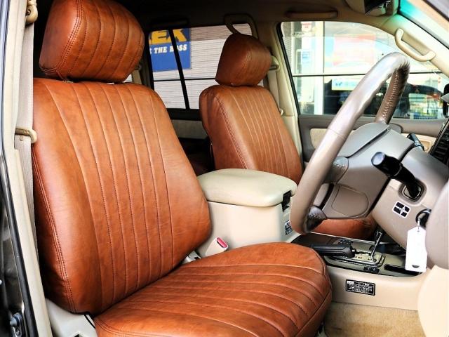 ランドクルーザー１００ ＶＸ　ＲＥＮＯＣＡ１０６／ペイント／ガンメタリック／ＬＣ６０／丸目フェイスチェンジ／新品タイヤ＆ホイール／ＦＬＥＸドロワーキット／ガソリン５人乗り／グレードＶＸ／クラシックシートカバー／ブラウン／ＥＴＣ（6枚目）