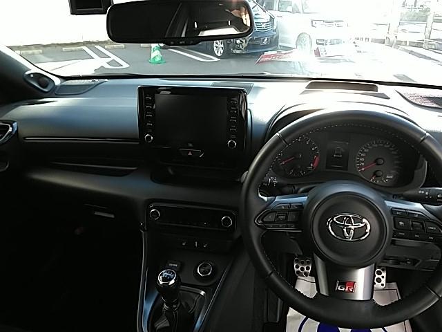 GRヤリス RZ ハイパフォーマンス ワンオーナー キーレス ナビ 18アルミホイール エアバッグ フル装備 ETC バックカメラ スマートキー(9枚目)