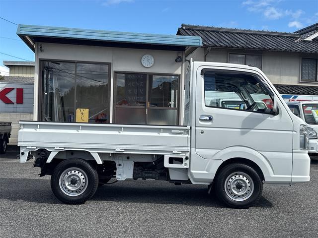 キャリイトラック 農繁スペシャル　４ＷＤ　５ＭＴ　キーレスエントリー　パワーウィンドウ　オートライト　デフロック　スズキセーフティサポート　エアコン　パワステ　作業灯　リヤゲートチェーン（4枚目）