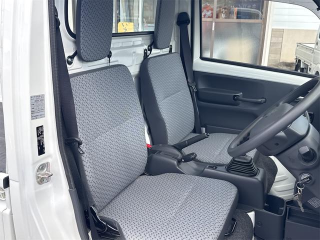キャリイトラック 農繁スペシャル　４ＷＤ　５ＭＴ　キーレスエントリー　パワーウィンドウ　オートライト　デフロック　スズキセーフティサポート　エアコン　パワステ　作業灯　リヤゲートチェーン（28枚目）
