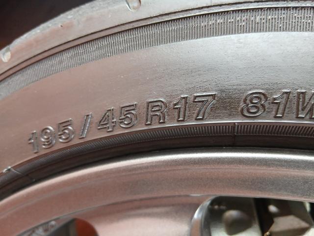 スイフトスポーツ ベースグレード (6MT 2WD)スズキセーフティーサポート 8インチナビ 全方位カメラ スマートキー LEDヘッドライト ETC2.0車載機 フロントドライブレコーダー インタークーラーターボ 社外17インチアルミ(12枚目)