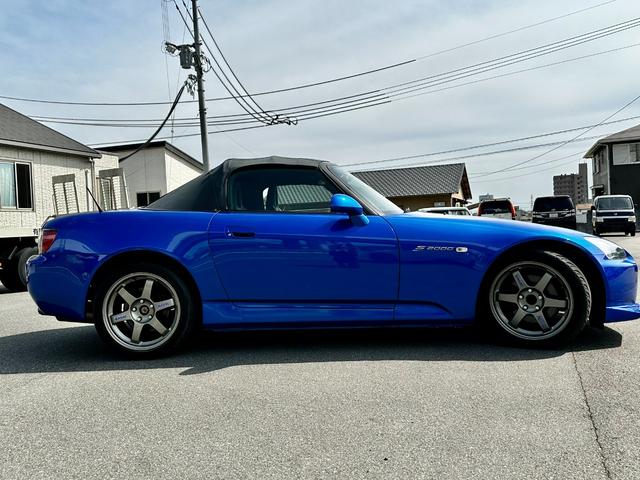 Ｓ２０００ ベースグレード　６ＭＴ　エアロ　ガラススクリーン　レイズ１７インチホイール　タワーバー　スリーコートのブルーメタリックに全塗装済み　ＥＴＣ　プッシュスタート　ハーフレザーシート　アルミペダル　車検整備付（9枚目）