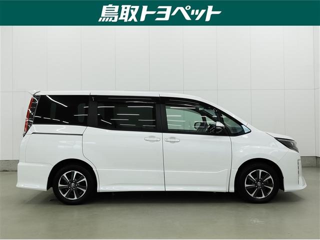 ノア Ｓｉ　メモリーナビ　ミュージックプレイヤー接続可　バックカメラ　衝突被害軽減システム　ＥＴＣ　ドラレコ　電動スライドドア　ＬＥＤヘッドランプ　ウオークスルー　乗車定員８人　３列シート　記録簿（6枚目）