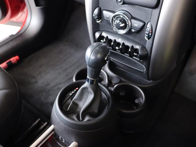 ワン クロスオーバー ・禁煙車・外ポータブルナビ・純CDオーディオ・ETC・ドライブレコーダー・革巻きステア・純16AW・LED・プッシュスタート&スマートキー・横滑り防止(23枚目)