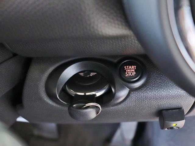 ワン クロスオーバー ・禁煙車・外ポータブルナビ・純CDオーディオ・ETC・ドライブレコーダー・革巻きステア・純16AW・LED・プッシュスタート&スマートキー・横滑り防止(28枚目)