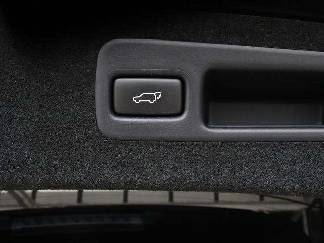 プレミアム ・禁煙車・純SDナビ・フルセグ・Bカメ・ETC・LED・純18AW・ウッドコンビ・ハーフレザ・衝突軽減・レーンキープ・AHB・クルコン・電Bドア・電シート・横滑防止・アイドリング・AC100V・寒冷地(20枚目)