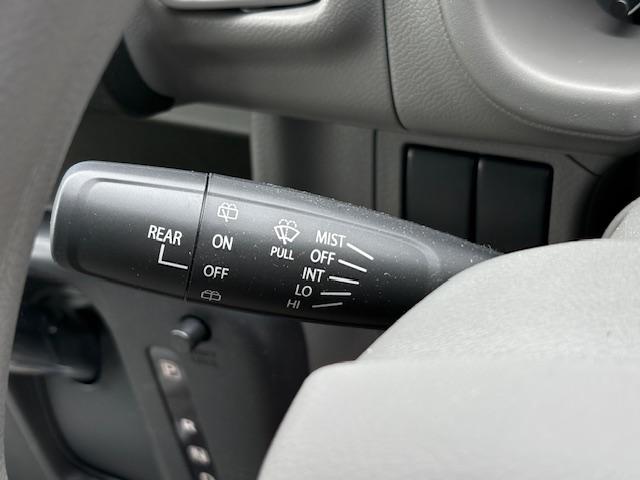 エブリイ ＰＡリミテッド　試乗車　ＥＴＣ車載器　エアバック　ＡＢＳ　ブレーキ軽減装置　コーナーセンサー　アイドリングストップ　オートライト　リヤワイパー　ラジオチューナー　ワイヤレスキー　マニュアルエアコン（9枚目）