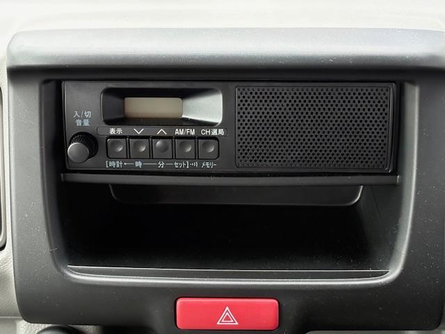 エブリイ ＰＡリミテッド　試乗車　ＥＴＣ車載器　エアバック　ＡＢＳ　ブレーキ軽減装置　コーナーセンサー　アイドリングストップ　オートライト　リヤワイパー　ラジオチューナー　ワイヤレスキー　マニュアルエアコン（12枚目）