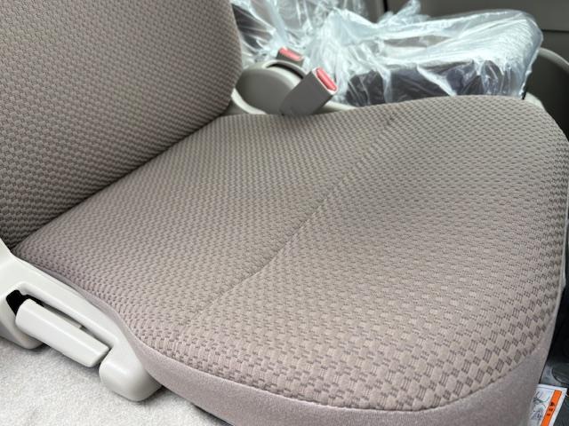 エブリイ ＰＡリミテッド　試乗車　ＥＴＣ車載器　エアバック　ＡＢＳ　ブレーキ軽減装置　コーナーセンサー　アイドリングストップ　オートライト　リヤワイパー　ラジオチューナー　ワイヤレスキー　マニュアルエアコン（36枚目）