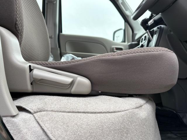 エブリイ ＰＡリミテッド　試乗車　ＥＴＣ車載器　エアバック　ＡＢＳ　ブレーキ軽減装置　コーナーセンサー　アイドリングストップ　オートライト　リヤワイパー　ラジオチューナー　ワイヤレスキー　マニュアルエアコン（37枚目）